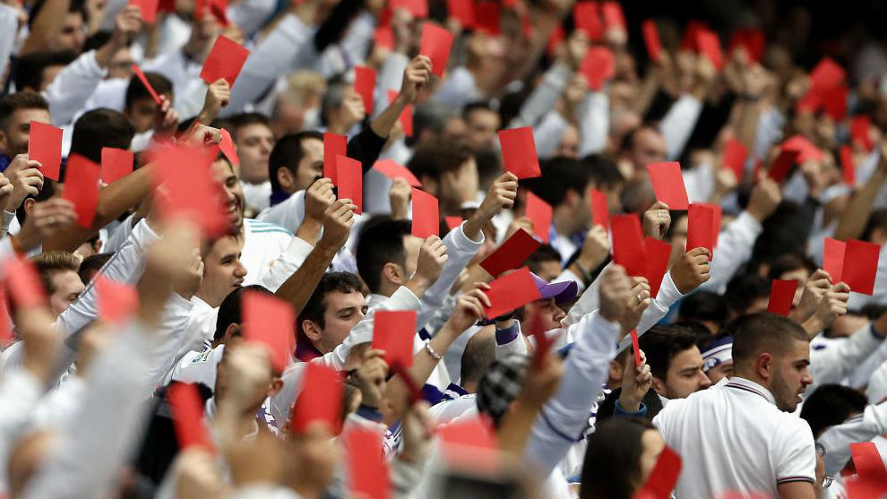 عکس/ هواداران رئال به داوران کارت قرمز نشان دادند!