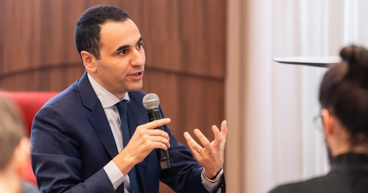 ویدئو/ یک هوادار:«انس القراری کیست؟»/ پرز و نزدیکانش:«هیس!»