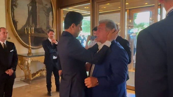 تصویری که برای پرز از مرگ بدتر است؛ لاپورتا در آغوش الخلیفی!