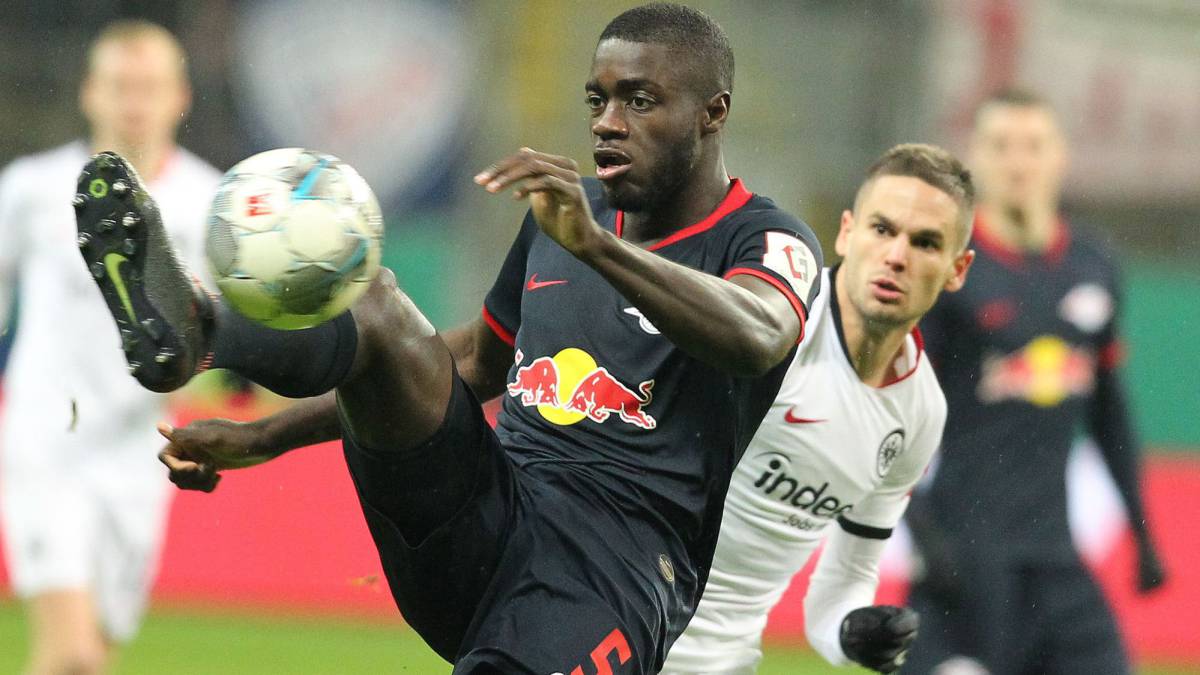ال برنابئو: اوپامکانو در اولویت رئال مادرید برای خرید در خط دفاع